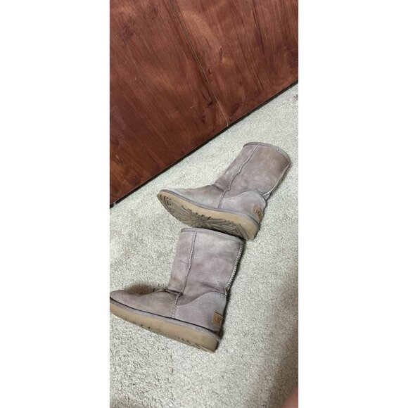 Classic UGG Womens Short Boots Size 8 Taupe Suede Shearling Lined Winter Shoes - Picture 5 of 10